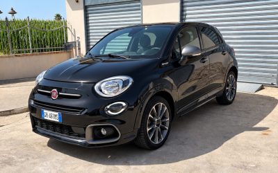 Fiat 500X Sport nera, vista anteriore a tre quarti